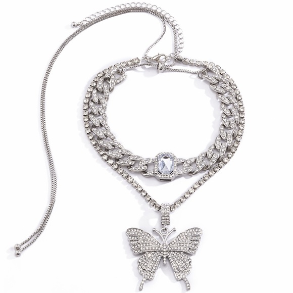 Jewelry - Beautiful White Sapphire 2 Piece 🦋 Necklace Set!